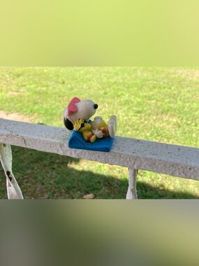 United Feature Syndicate, Inc. Peanuts vintage, Snoopy and Woodstock Figurine